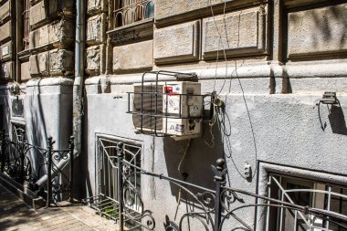 Odessa, Ukrayna, 23 Temmuz 2024 Cityscape, Rusya ile savaş sırasında, Odessa 'daki binalar Rus füzelerinin hedefi ve insanlar her gün sirenler çalsa da sokaklardalar..