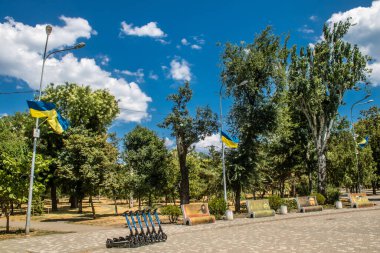 Odessa, Ukrayna, 23 Temmuz 2024 Cityscape, Rusya ile savaş sırasında, Odessa 'daki binalar Rus füzelerinin hedefi ve insanlar her gün sirenler çalsa da sokaklardalar..