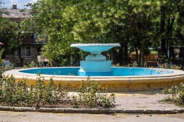 Odessa, Ukrayna, 23 Temmuz 2024 Cityscape, Rusya ile savaş sırasında, Odessa 'daki binalar Rus füzelerinin hedefi ve insanlar her gün sirenler çalsa da sokaklardalar..