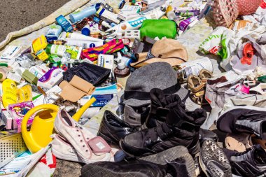 Odessa, Ukrayna, 20 Temmuz 2024 Starokonnyi bit pazarı Odessa 'daki en renkli yerlerden biridir. Bu eşsiz yerde nadir eşyalar, değersiz plastik eşyalar ve ikinci el eşyalar buluyoruz..