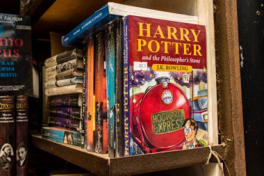 Odessa, Ukrayna, 18 Temmuz 2024 Kitap pazarı, çok çeşitli kitaplarıyla ünlüdür. Savaşa ve turist yokluğuna rağmen, burası her gün ziyaret eden yerliler arasında çok popüler..