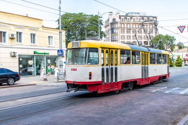 Odessa, Ukrayna, 18 Temmuz 2024 Odessa tramvayı şehir düzenli olarak bombalanırken, Odessa 'daki kamu hizmetleri her gün Rus füze ve sirenlerinin sesi altında..