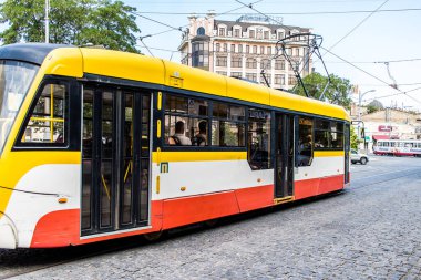 Odessa, Ukrayna, 18 Temmuz 2024 Odessa tramvayı şehir düzenli olarak bombalanırken, Odessa 'daki kamu hizmetleri her gün Rus füze ve sirenlerinin sesi altında..