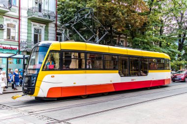 Odessa, Ukrayna, 18 Temmuz 2024 Odessa tramvayı şehir düzenli olarak bombalanırken, Odessa 'daki kamu hizmetleri her gün Rus füze ve sirenlerinin sesi altında..