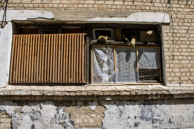 Derhachi, Ukrayna, 27 Haziran 2024 Derhachi kasabasındaki Hasarlı Sivil altyapı. Rus kuvvetleri Kharkiv Oblastı 'ndaki Derhachi kasabasını güdümlü bir hava bombasıyla vurdular..