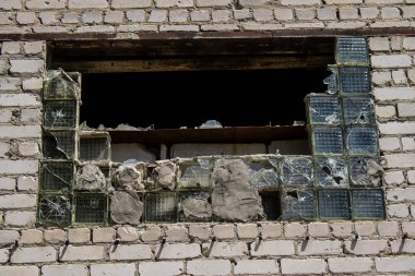 Derhachi, Ukrayna, 27 Haziran 2024 Derhachi kasabasındaki Hasarlı Sivil altyapı. Rus kuvvetleri Kharkiv Oblastı 'ndaki Derhachi kasabasını güdümlü bir hava bombasıyla vurdular..