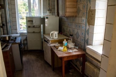 Derhachi, Ukrayna, 27 Haziran 2024 Derhachi kasabasındaki yıkılmış ev. Rus kuvvetleri Kharkiv Oblastı 'ndaki Derhachi kasabasını güdümlü bir hava bombasıyla vurdular..