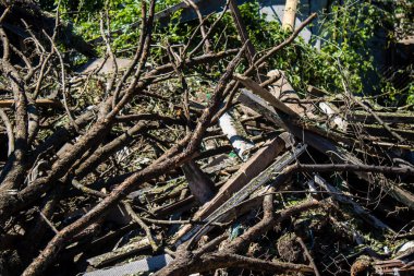 Derhachi, Ukrayna, 27 Haziran 2024 Derhachi kasabasındaki yıkılmış ev. Rus kuvvetleri Kharkiv Oblastı 'ndaki Derhachi kasabasını güdümlü bir hava bombasıyla vurdular..