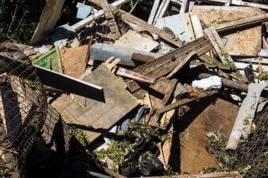 Derhachi, Ukrayna, 27 Haziran 2024 Derhachi kasabasındaki yıkılmış ev. Rus kuvvetleri Kharkiv Oblastı 'ndaki Derhachi kasabasını güdümlü bir hava bombasıyla vurdular..