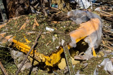 Derhachi, Ukrayna, 27 Haziran 2024 Derhachi kasabasındaki yıkılmış ev. Rus kuvvetleri Kharkiv Oblastı 'ndaki Derhachi kasabasını güdümlü bir hava bombasıyla vurdular..