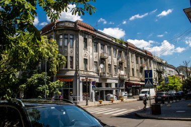 Odessa, Ukrayna, 24 Temmuz 2024 Cityscape, Rusya ile savaş sırasında, Odessa 'daki binalar Rus füzelerinin hedefi ve insanlar her gün sirenler çalsa da sokaklardalar..