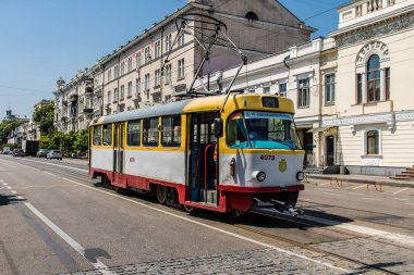 Odessa, Ukrayna, 27 Temmuz 2024 Odessa tramvayı şehir düzenli olarak bombalanırken, Odessa 'daki kamu hizmetleri her gün Rus füze ve sirenlerinin sesi altında..