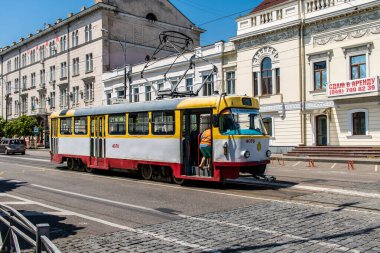 Odessa, Ukrayna, 27 Temmuz 2024 Odessa tramvayı şehir düzenli olarak bombalanırken, Odessa 'daki kamu hizmetleri her gün Rus füze ve sirenlerinin sesi altında..