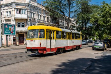 Odessa, Ukrayna, 27 Temmuz 2024 Odessa tramvayı şehir düzenli olarak bombalanırken, Odessa 'daki kamu hizmetleri her gün Rus füze ve sirenlerinin sesi altında..