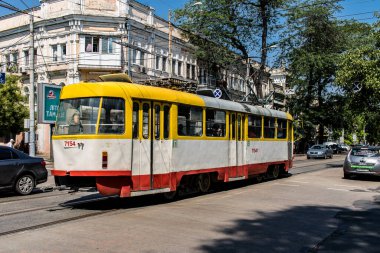 Odessa, Ukrayna, 27 Temmuz 2024 Odessa tramvayı şehir düzenli olarak bombalanırken, Odessa 'daki kamu hizmetleri her gün Rus füze ve sirenlerinin sesi altında..