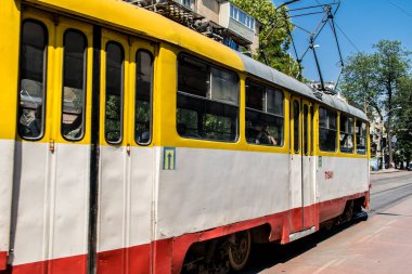 Odessa, Ukrayna, 27 Temmuz 2024 Odessa tramvayı şehir düzenli olarak bombalanırken, Odessa 'daki kamu hizmetleri her gün Rus füze ve sirenlerinin sesi altında..