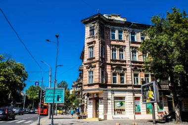 Odessa, Ukrayna, 29 Temmuz 2024 Cityscape, Rusya ile savaş sırasında, Odessa 'daki binalar Rus füzelerinin hedefi ve insanlar her gün sirenler çalsa da sokaklardalar..