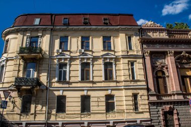 Odessa, Ukrayna, 31 Temmuz 2024 Cityscape, Rusya ile savaş sırasında, Odessa 'daki binalar Rus füzelerinin hedefi ve insanlar her gün sirenler çalsa da sokaklardalar..