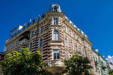 Odessa, Ukrayna, 31 Temmuz 2024 Cityscape, Rusya ile savaş sırasında, Odessa 'daki binalar Rus füzelerinin hedefi ve insanlar her gün sirenler çalsa da sokaklardalar..