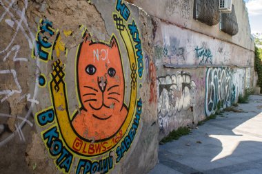 Odessa, Ukrayna, 31 Temmuz 2024 Cityscape, Rusya ile savaş sırasında, Odessa 'daki binalar Rus füzelerinin hedefi ve insanlar her gün sirenler çalsa da sokaklardalar..