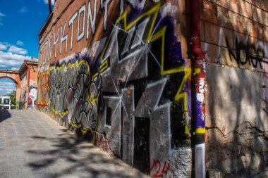 Odessa, Ukrayna, 31 Temmuz 2024 Cityscape, Rusya ile savaş sırasında, Odessa 'daki binalar Rus füzelerinin hedefi ve insanlar her gün sirenler çalsa da sokaklardalar..