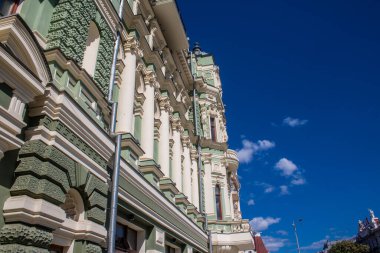 Odessa, Ukrayna, 31 Temmuz 2024 Cityscape, Rusya ile savaş sırasında, Odessa 'daki binalar Rus füzelerinin hedefi ve insanlar her gün sirenler çalsa da sokaklardalar..