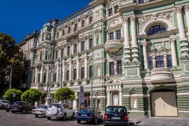 Odessa, Ukrayna, 31 Temmuz 2024 Cityscape, Rusya ile savaş sırasında, Odessa 'daki binalar Rus füzelerinin hedefi ve insanlar her gün sirenler çalsa da sokaklardalar..