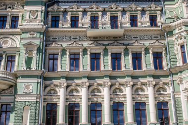 Odessa, Ukrayna, 31 Temmuz 2024 Cityscape, Rusya ile savaş sırasında, Odessa 'daki binalar Rus füzelerinin hedefi ve insanlar her gün sirenler çalsa da sokaklardalar..