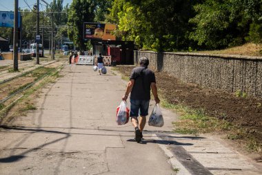 Odesa, Ukrayna, 07 Ağustos 2024 Cityscape, Rusya ile savaş sırasında, Odesa 'daki binalar Rus füzelerinin hedefi ve insanlar her gün sirenler çalsa da sokaklardalar..