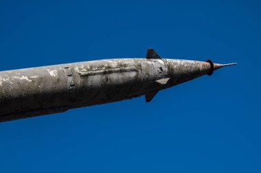 Odesa, Ukrayna, 07 Ağustos 2024 Odesa 411. Batarya 'nın kahramanca savunmasına. 1941 'de Odesa' nın savunması için hayati önem taşıyan bir parkta ordu malzemesi korunmuş. Çocuklar için bazı etkinlikler de mevcut..