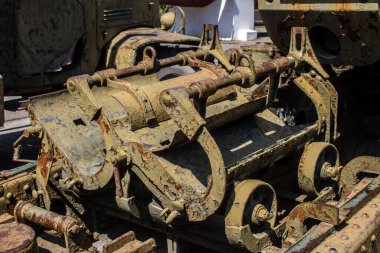 Odesa, Ukrayna, 07 Ağustos 2024 Odesa 411. Batarya 'nın kahramanca savunmasına. 1941 'de Odesa' nın savunması için hayati önem taşıyan bir parkta ordu malzemesi korunmuş. Çocuklar için bazı etkinlikler de mevcut..