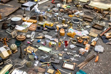 Odesa, Ukrayna, 10 Ağustos 2024 Starokonnyi bit pazarı Odesa 'daki en renkli yerlerden biridir. Bu eşsiz yerde nadir eşyalar, değersiz plastik eşyalar ve ikinci el eşyalar buluyoruz..