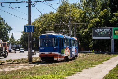 Odesa, Ukrayna, 13 Ağustos 2024 Odesa tramvayı şehir düzenli olarak bombalanırken, Odesa 'daki kamu hizmetleri her gün Rus füze ve sirenlerinin sesi altında..