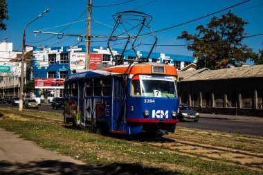 Odesa, Ukrayna, 13 Ağustos 2024 Odesa tramvayı şehir düzenli olarak bombalanırken, Odesa 'daki kamu hizmetleri her gün Rus füze ve sirenlerinin sesi altında..