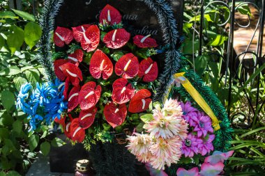 Odesa, Ukrayna, 13 Ağustos 2024 İkinci Hristiyan Mezarlığı. Bunlar geçen yüzyılın ünlü Odesa sakinlerinin ve figürlerinin mezarları. Bazı anıtlar gerçek sanat eserleridir..