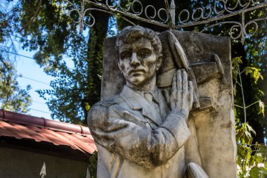 Odesa, Ukrayna, 13 Ağustos 2024 İkinci Hristiyan Mezarlığı. Bunlar geçen yüzyılın ünlü Odesa sakinlerinin ve figürlerinin mezarları. Bazı anıtlar gerçek sanat eserleridir..