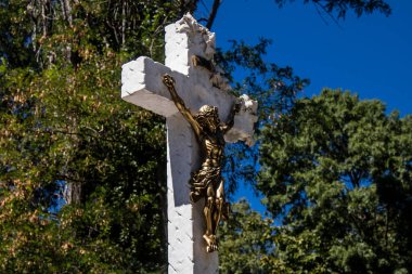 Odesa, Ukrayna, 13 Ağustos 2024 İkinci Hristiyan Mezarlığı. Bunlar geçen yüzyılın ünlü Odesa sakinlerinin ve figürlerinin mezarları. Bazı anıtlar gerçek sanat eserleridir..