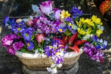 Odesa, Ukrayna, 13 Ağustos 2024 İkinci Hristiyan Mezarlığı. Bunlar geçen yüzyılın ünlü Odesa sakinlerinin ve figürlerinin mezarları. Bazı anıtlar gerçek sanat eserleridir..