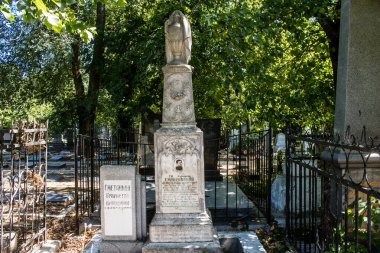Odesa, Ukrayna, 13 Ağustos 2024 İkinci Hristiyan Mezarlığı. Bunlar geçen yüzyılın ünlü Odesa sakinlerinin ve figürlerinin mezarları. Bazı anıtlar gerçek sanat eserleridir..