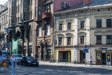 Lviv, Ukrayna, 18 Ağustos 2024 Lviv şehri. Rusya ile savaş sırasında, Lviv binaları Rus füzeleri tarafından tehdit ediliyor ve hedef alınıyordu. Altyapı ve binalar birincil hedeflerdir.