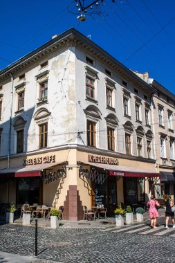 Lviv, Ukrayna, 18 Ağustos 2024 Lviv şehri. Rusya ile savaş sırasında, Lviv binaları Rus füzeleri tarafından tehdit ediliyor ve hedef alınıyordu. Altyapı ve binalar birincil hedeflerdir.