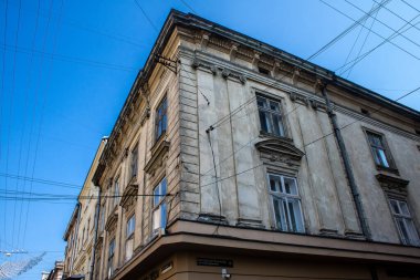 Lviv, Ukrayna, 18 Ağustos 2024 Lviv şehri. Rusya ile savaş sırasında, Lviv binaları Rus füzeleri tarafından tehdit ediliyor ve hedef alınıyordu. Altyapı ve binalar birincil hedeflerdir.