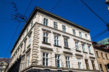 Lviv, Ukrayna, 18 Ağustos 2024 Lviv şehri. Rusya ile savaş sırasında, Lviv binaları Rus füzeleri tarafından tehdit ediliyor ve hedef alınıyordu. Altyapı ve binalar birincil hedeflerdir.