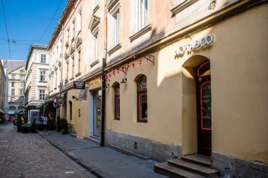 Lviv, Ukrayna, 18 Ağustos 2024 Lviv şehri. Rusya ile savaş sırasında, Lviv binaları Rus füzeleri tarafından tehdit ediliyor ve hedef alınıyordu. Altyapı ve binalar birincil hedeflerdir.