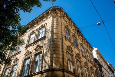 Lviv, Ukrayna, 18 Ağustos 2024 Lviv şehri. Rusya ile savaş sırasında, Lviv binaları Rus füzeleri tarafından tehdit ediliyor ve hedef alınıyordu. Altyapı ve binalar birincil hedeflerdir.