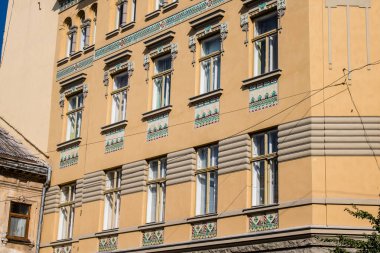 Lviv, Ukrayna, 18 Ağustos 2024 Lviv şehri. Rusya ile savaş sırasında, Lviv binaları Rus füzeleri tarafından tehdit ediliyor ve hedef alınıyordu. Altyapı ve binalar birincil hedeflerdir.