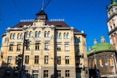 Lviv, Ukrayna, 18 Ağustos 2024 Lviv şehri. Rusya ile savaş sırasında, Lviv binaları Rus füzeleri tarafından tehdit ediliyor ve hedef alınıyordu. Altyapı ve binalar birincil hedeflerdir.