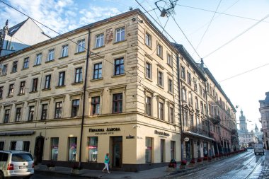 Lviv, Ukrayna, 18 Ağustos 2024 Lviv şehri. Rusya ile savaş sırasında, Lviv binaları Rus füzeleri tarafından tehdit ediliyor ve hedef alınıyordu. Altyapı ve binalar birincil hedeflerdir.