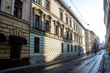 Lviv, Ukrayna, 18 Ağustos 2024 Lviv şehri. Rusya ile savaş sırasında, Lviv binaları Rus füzeleri tarafından tehdit ediliyor ve hedef alınıyordu. Altyapı ve binalar birincil hedeflerdir.