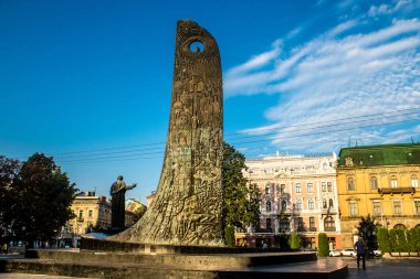Lviv, Ukrayna, 18 Ağustos 2024 Lviv şehri. Rusya ile savaş sırasında, Lviv binaları Rus füzeleri tarafından tehdit ediliyor ve hedef alınıyordu. Altyapı ve binalar birincil hedeflerdir.